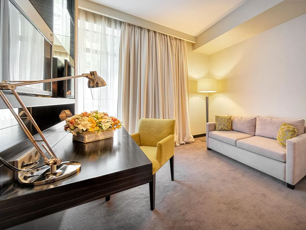 Crowne Plaza Borjomi — Living area