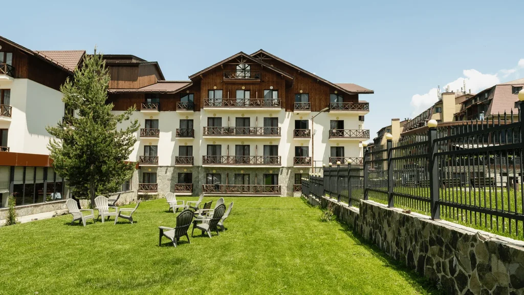 Crystal Hotel & Spa — Hotel exterior