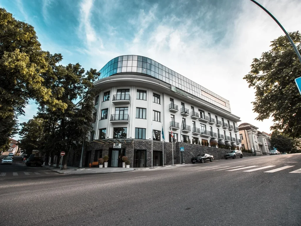 Holiday Inn Telavi — Hotel exterior