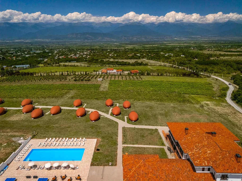 Hotel Qvevrebi — Property from above