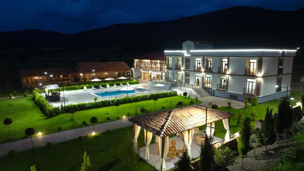 In Gremi Hotel — Hotel exterior