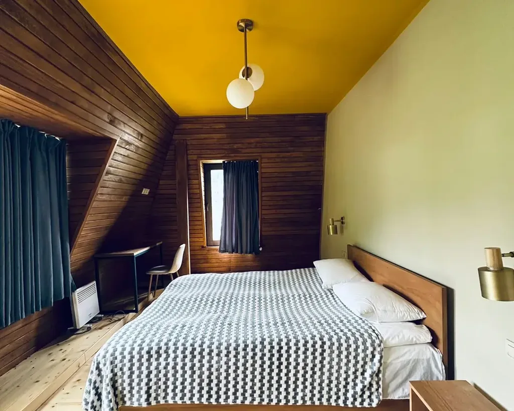 Latour Mestia — Guest room