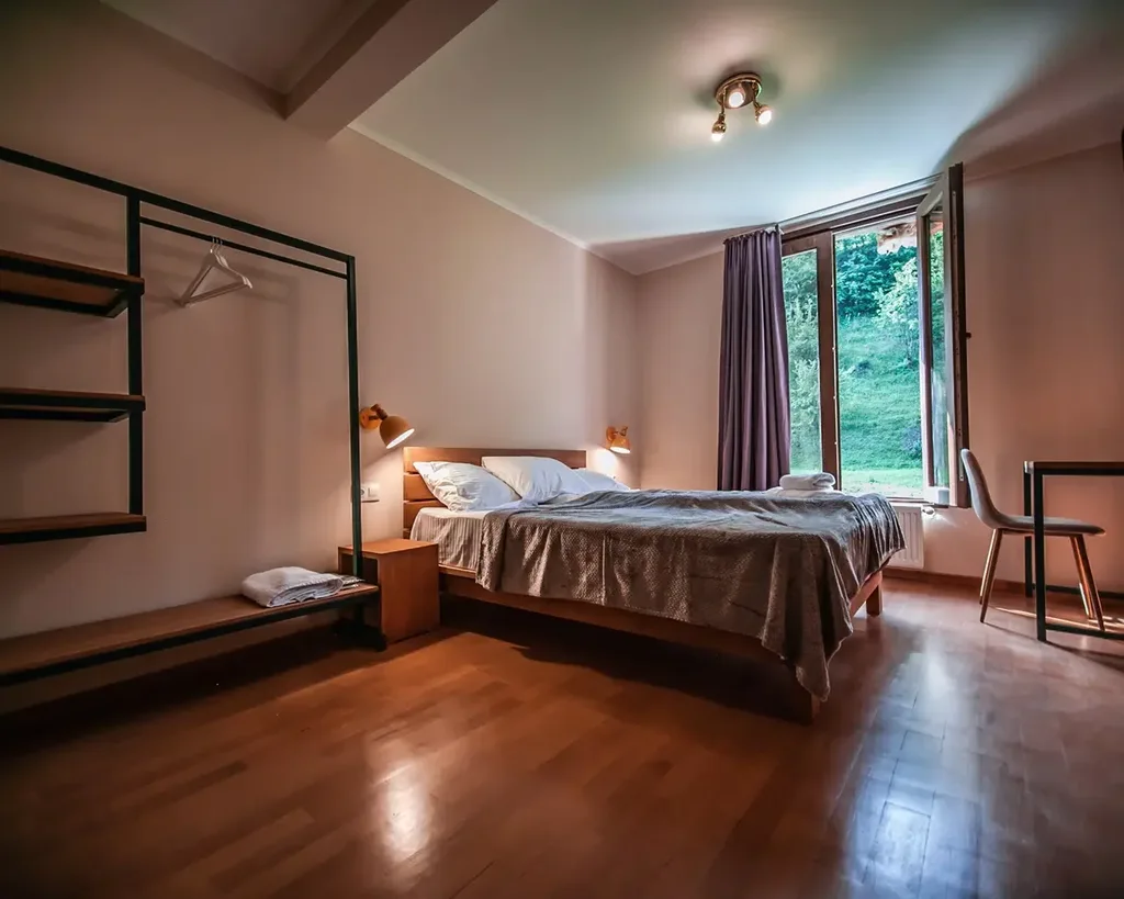 Latour Mestia — Guest room