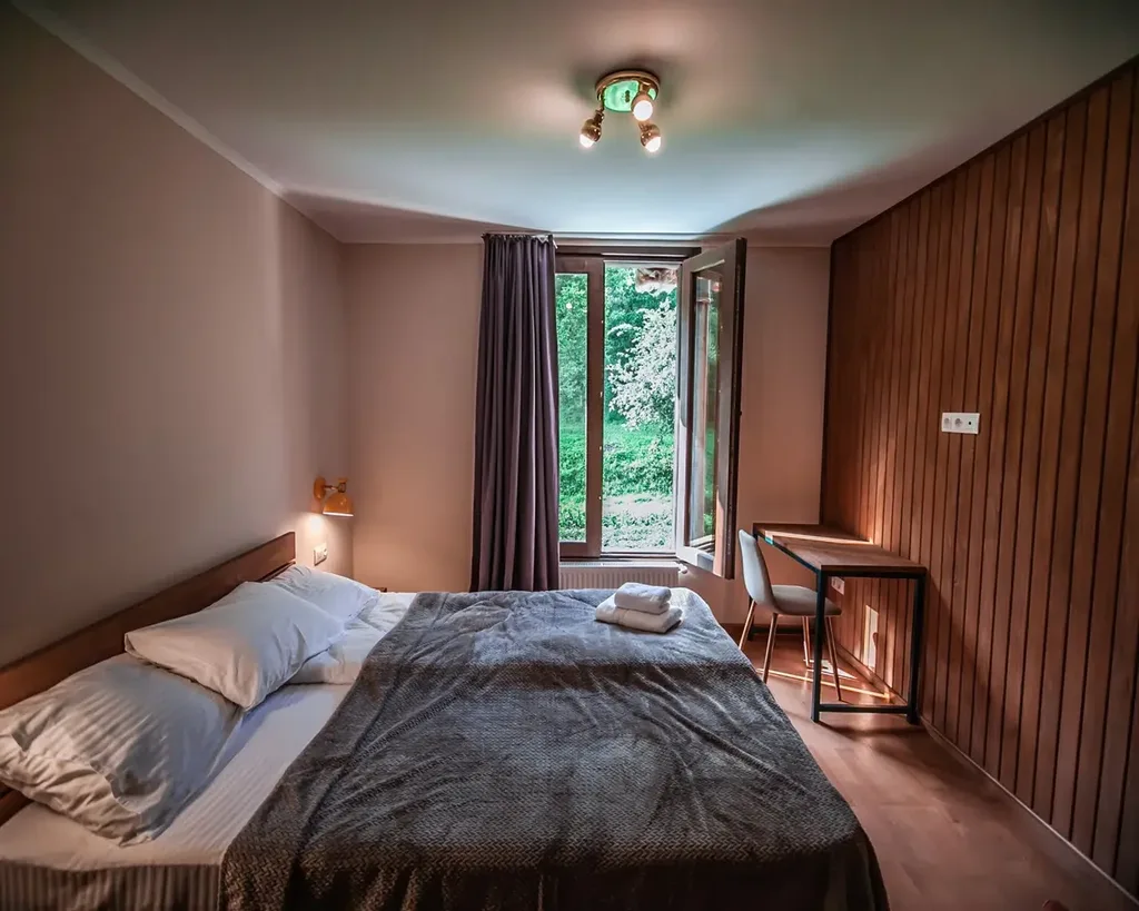Latour Mestia — Guest room