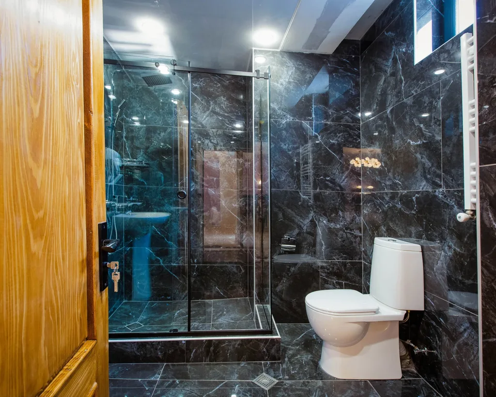 Mestia Inn — Bathroom