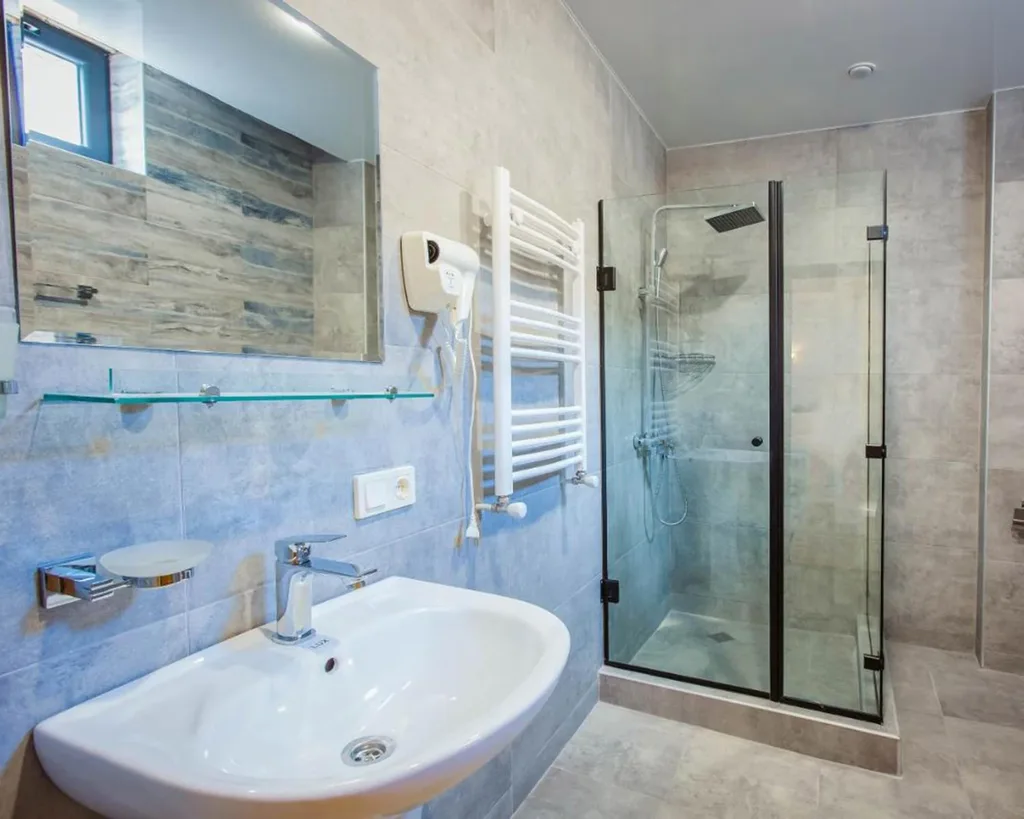 Mestia Inn — Bathroom