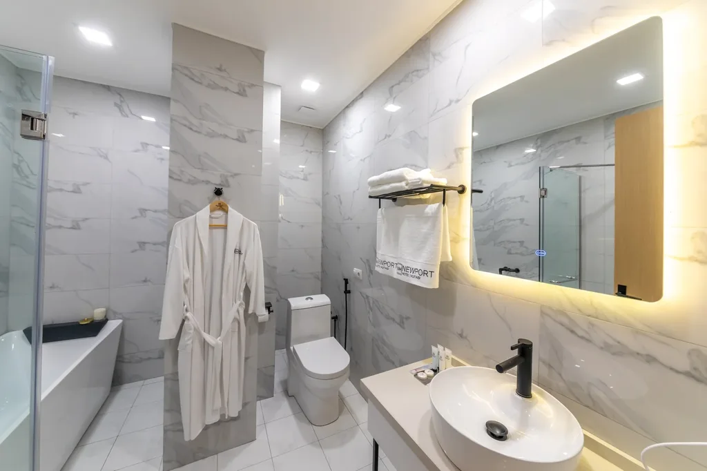 Newport Hotel Kutaisi — Bathroom