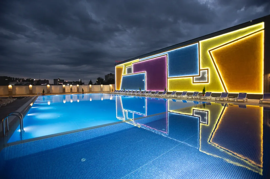 West Inn Georgia — Swimming pool
