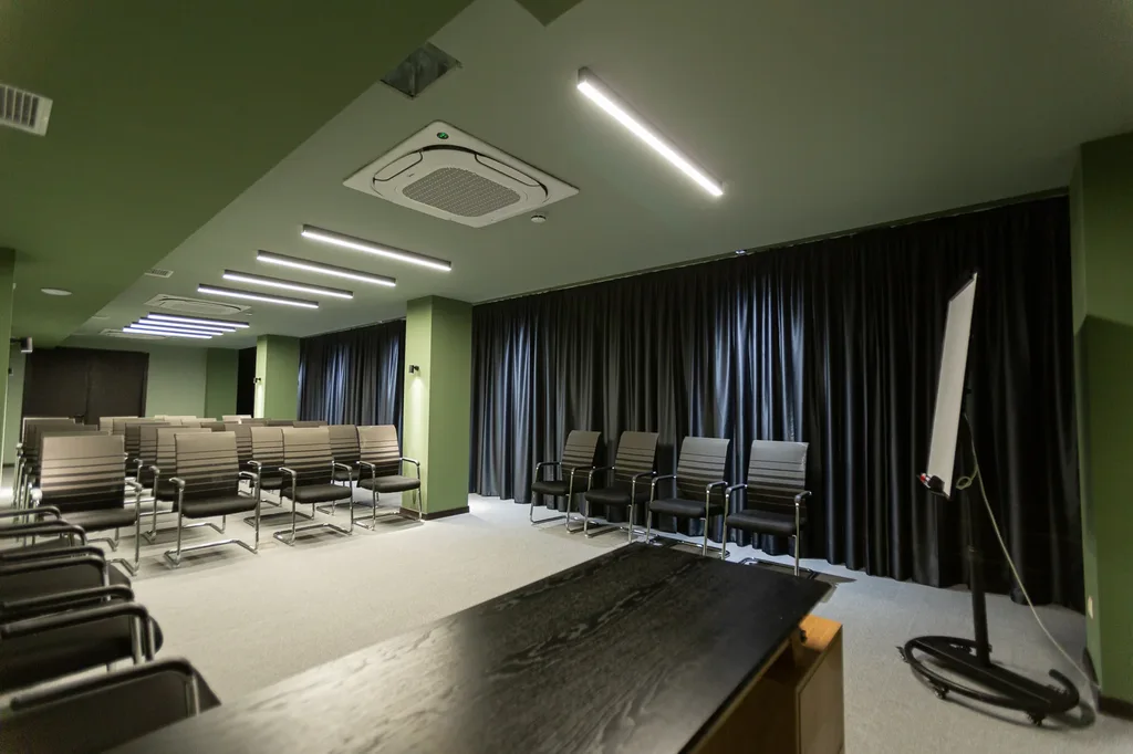 West Inn Georgia — Meeting space